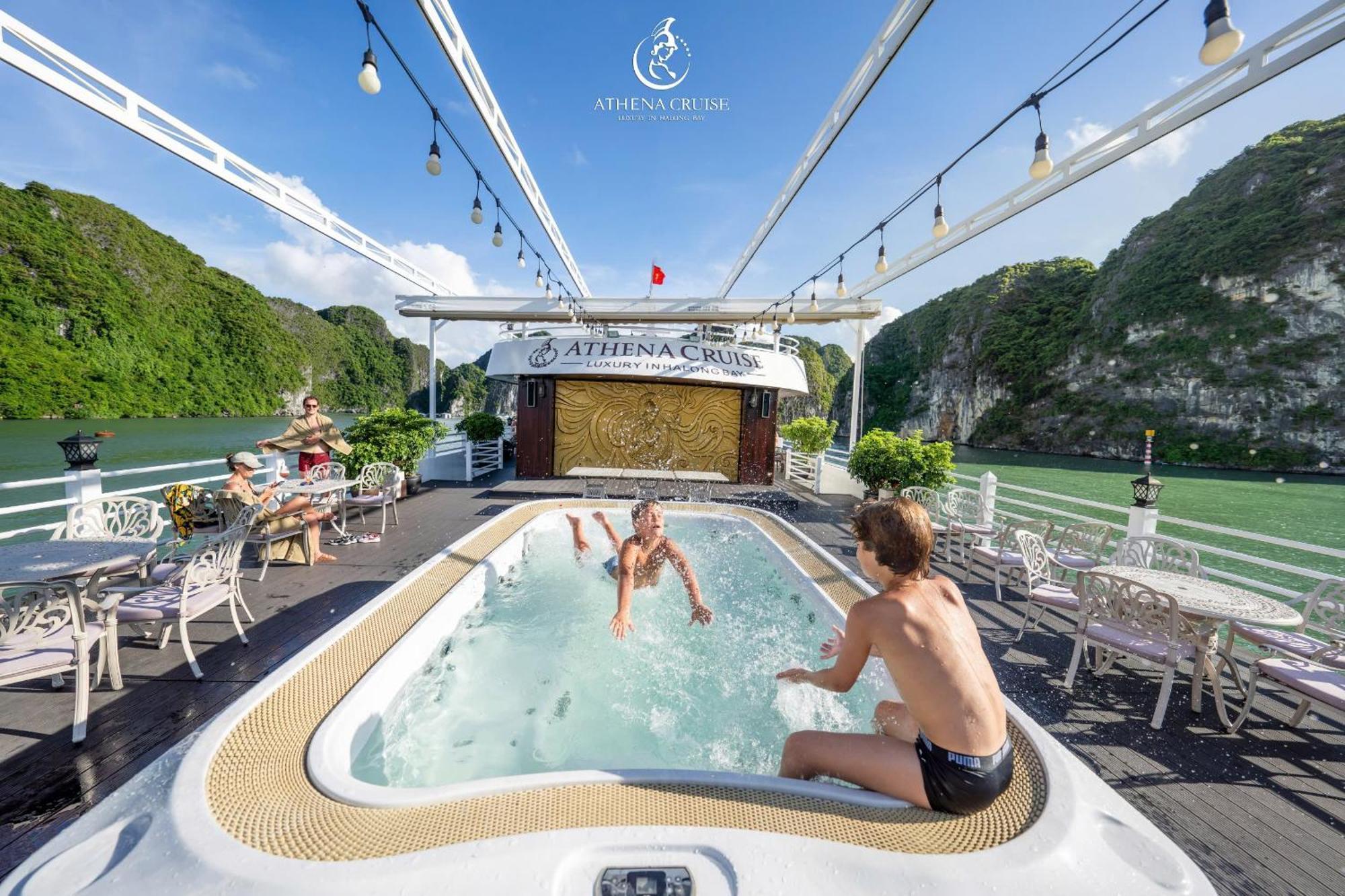 Hotel Athena Royal Cruise - Luxury In Halong Bay Ha Long Exterior foto